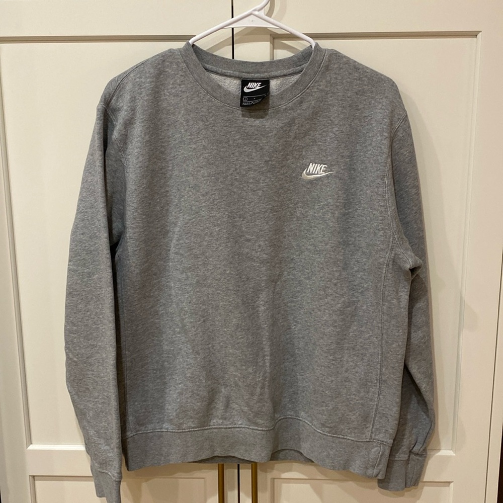 Men’s Nike sweatshirt